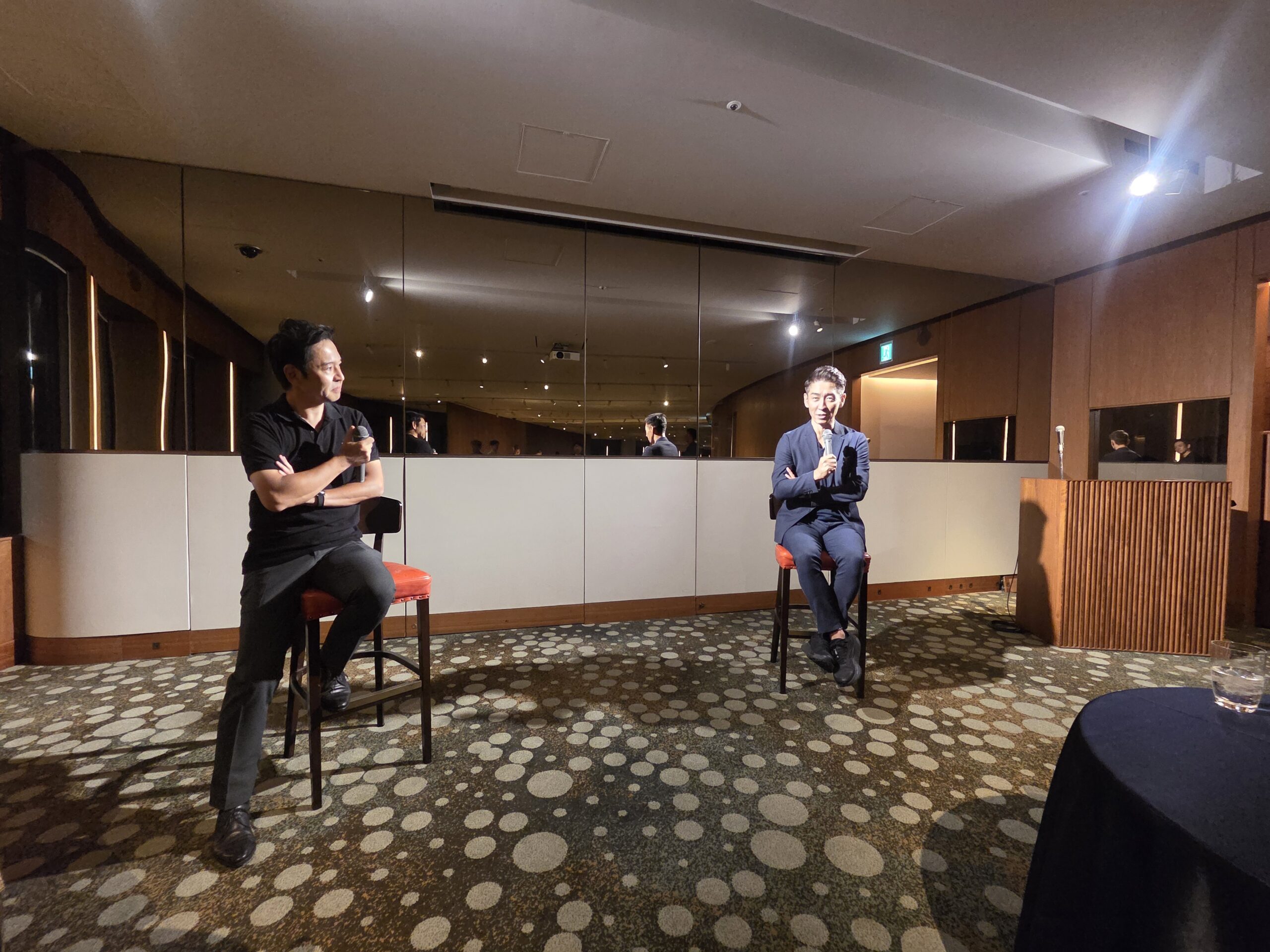 懇親会での座談会の様子
